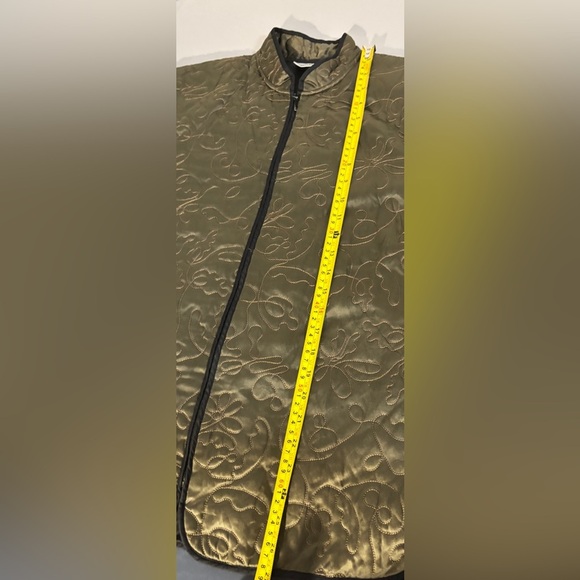 Women's 100% Silk Jacket Size M Olive Green Quilted with Gold Thread.  Lined. - Picture 4 of 10